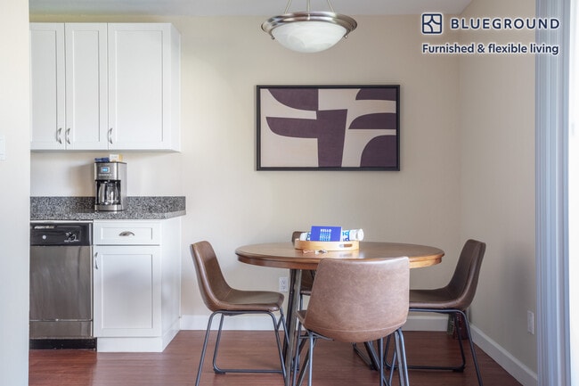 877 Heatherstone Way Unit SI FL2-ID278