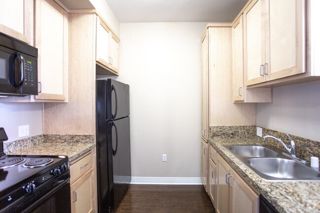 1BR, 1BA-659 SF
