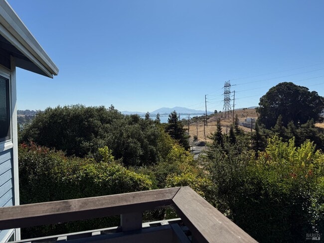 Photo - 310 Spyglass Pkwy