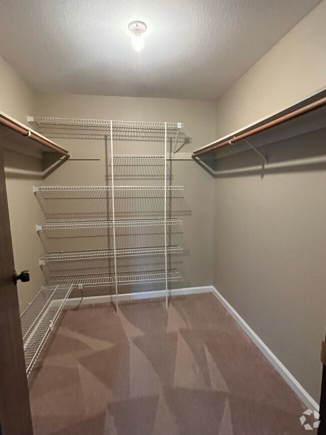 Building Photo - Spacious 2 Bed 1 Bath! Warm Springs District! Rental
