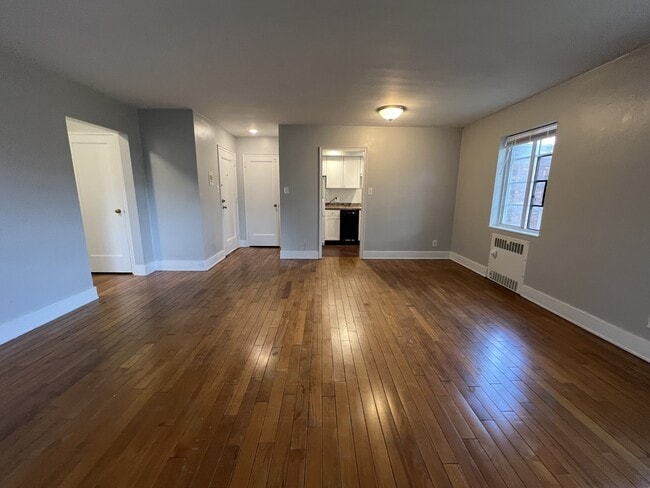 Building Photo - Canterbury Court Apartments