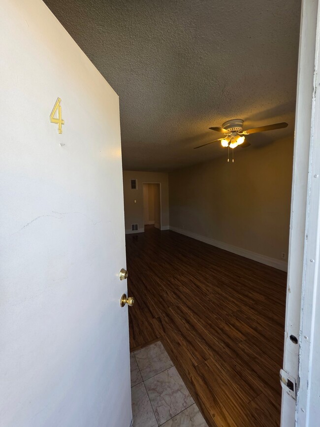 1035 Western Ave Unidad 4