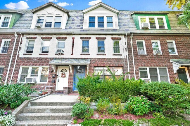 Photo - 101-11 Ascan Ave