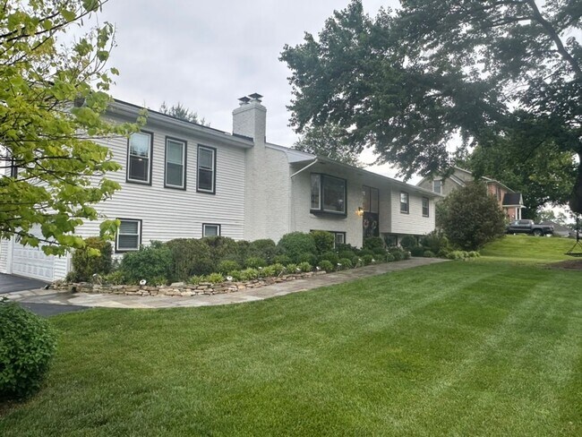 Photo - Gorgeous, fully remodeled 5 bed 3 bath centrally located in Great Falls