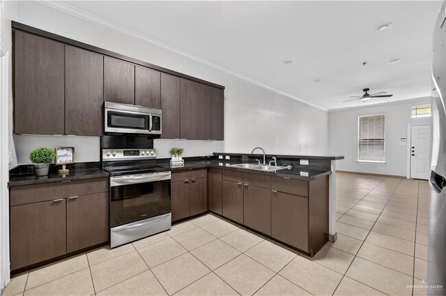 Photo - 14 Sprague St W