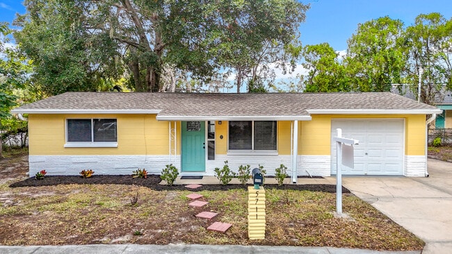 Building Photo - 5711 Pine St