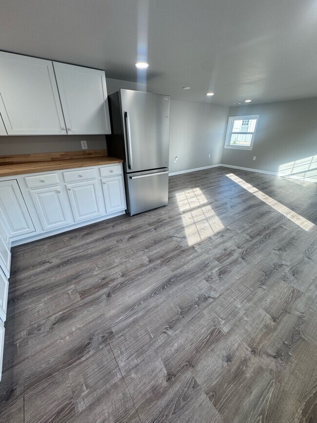 Photo - 445 N Biesecker Rd Unit 445