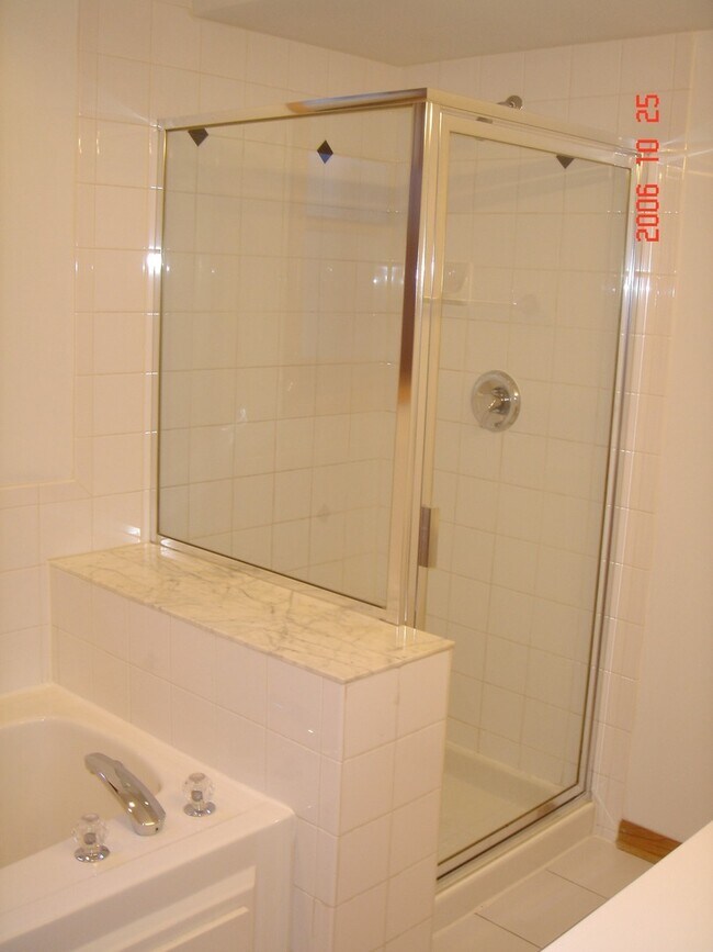 Photo - Large 3 bed/ 2 bath garden unit Available July 1 Unit 4043 - G