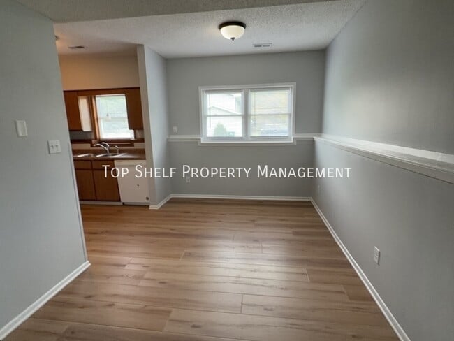 Photo - 703 11th Ave NW