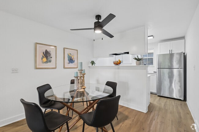 2BR, 1BA - 870SF - Dining Room