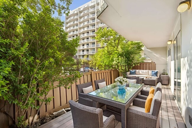 Building Photo - 1077 RIVER Rd Unit Townhouse 5TH