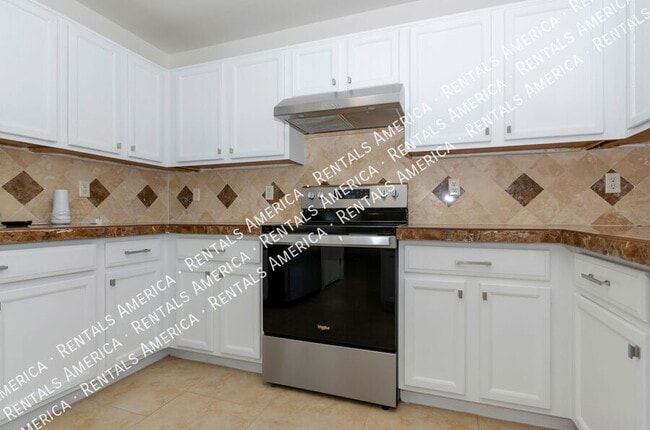 Photo - 2076 Silver Grass Pl