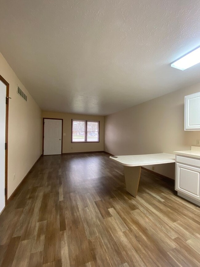 Building Photo - 1007 Zollinger Rd Unit Apt A