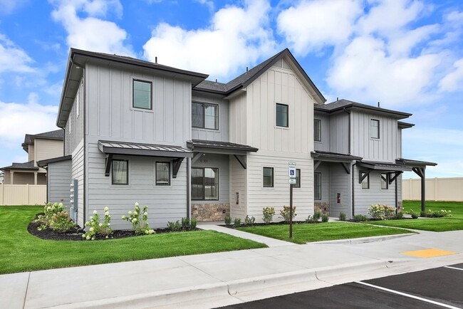 Building Photo - 4077 S Lone Pne Wy Unit D 102 Rental
