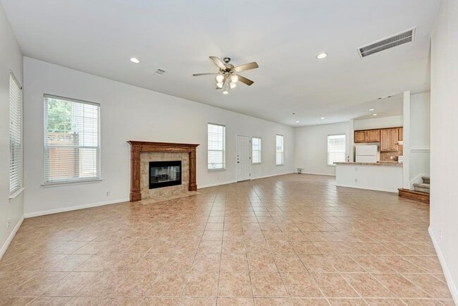 Photo - 1906 W 42nd St