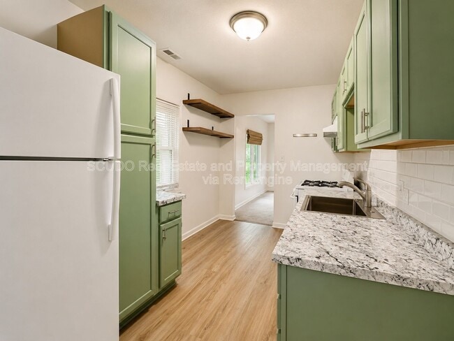 Photo - 8400 Greenwood Rd