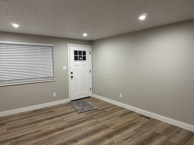 Photo - 1154 E 5th St