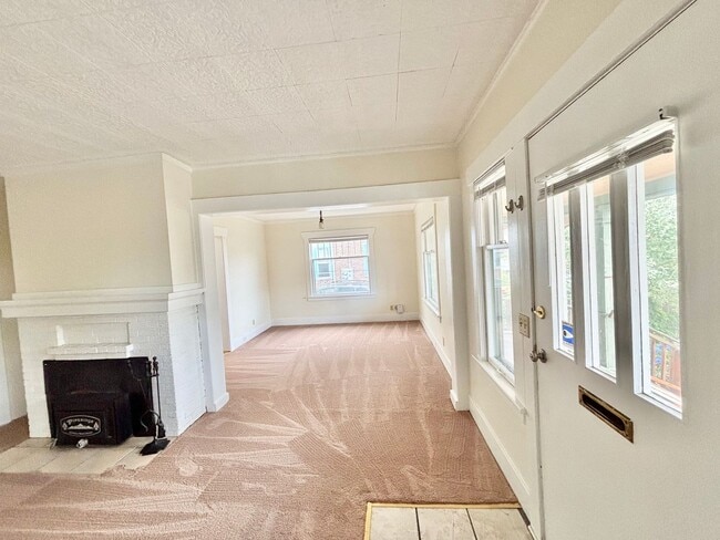 Photo - 4457 Woodland Park Ave N Unit A