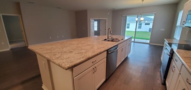 Photo - 4-Bedroom, 2.5-Bathroom in Winter Haven