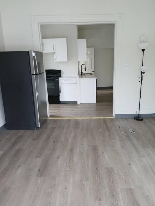 Photo - 809 River St