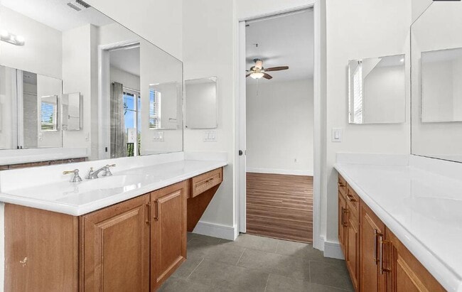 Photo - 536 NW 39th Cir