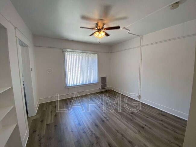 Photo - 2913 S. Flower Street Unidad A03