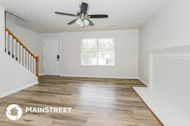 Photo - 640 Cornerbrook Ln