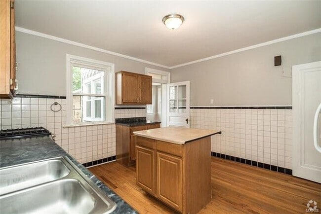 Building Photo - 7375 Amherst Ave Unit Apt 2