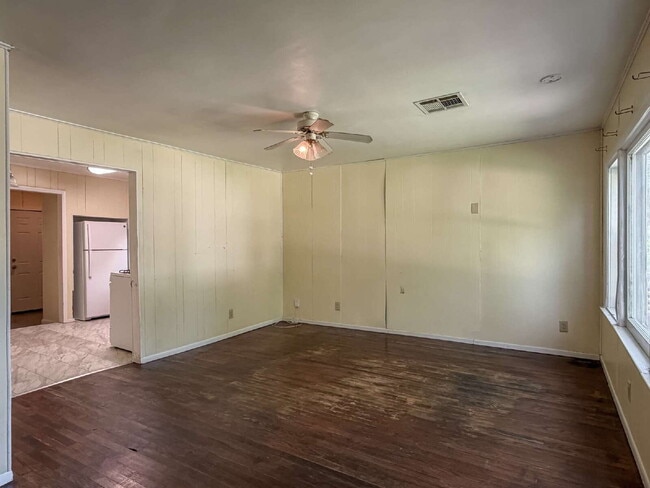 Building Photo - 2 Bedroom Home for Lease!!