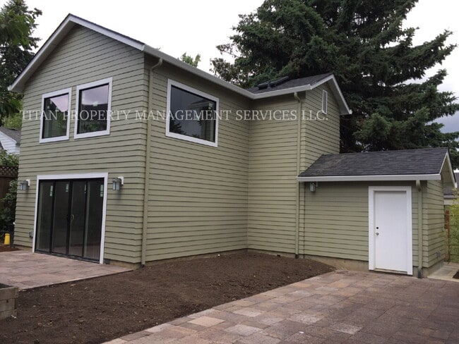 Building Photo - Modern 1BR+ Loft ADU with Private Fenced Yard & Gas Range Unit B (ADU)