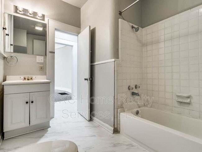 Photo - 1740 NW 11th St Unit 1740 NW 11th St #B