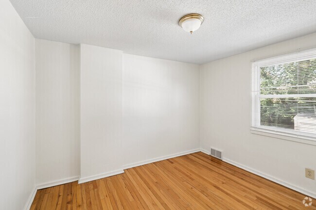 The Capital - 2BR, 1BA - 950SF - Primary Bedroom - Adams Park Apartments