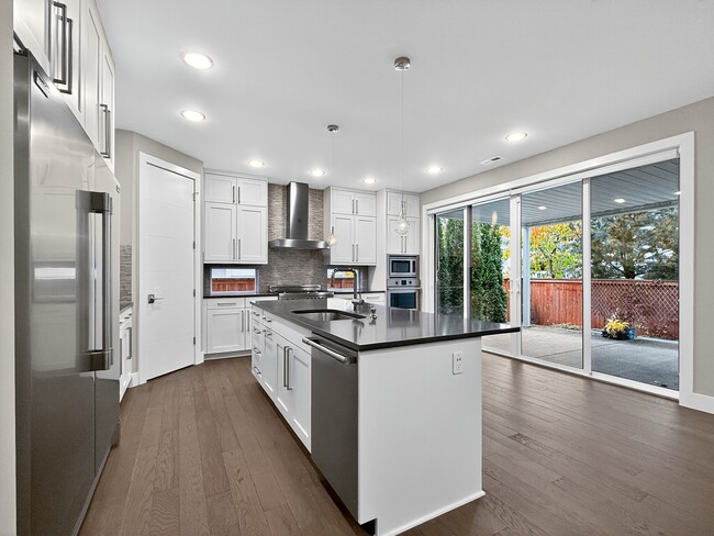 Photo - 2821 Garden Ave N