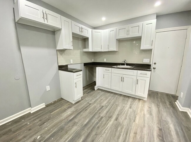 Photo - 1000 N 66th St