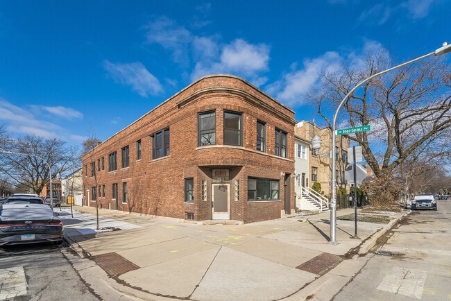 Building Photo - 4200 N Sacramento Ave Rental