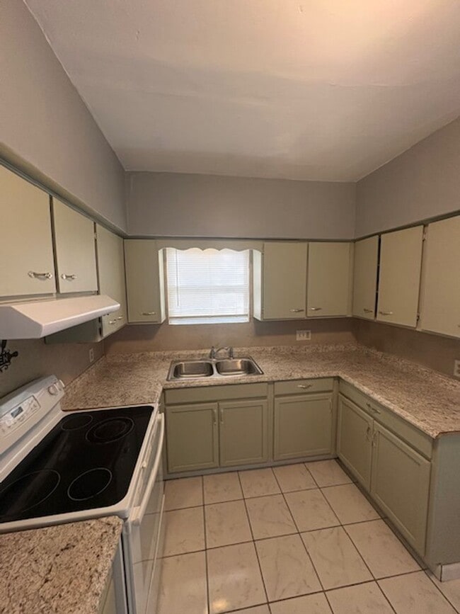 Photo - 2405 N Sheridan Rd Unit Floor 1