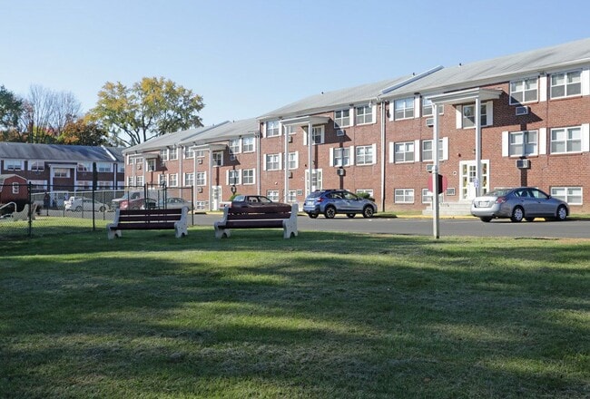 Photo - Bellevue Court Apartments