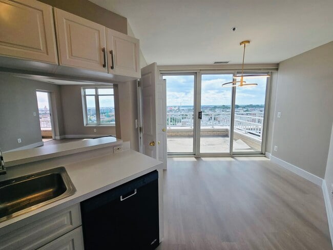 Building Photo - 100 Harborview Dr Unit 1312 Rental