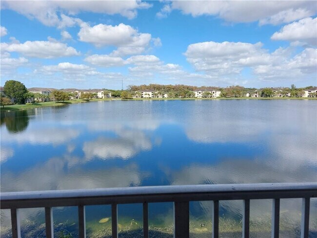 Building Photo - 5001 Wiles Rd Unit 308