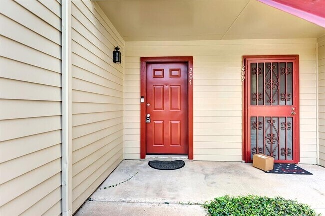 Building Photo - 2120 El Paseo St Unit 207 Rental