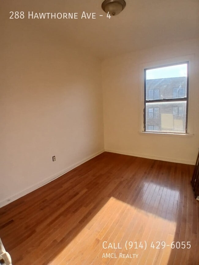 Photo - 288 Hawthorne Ave Unidad 4