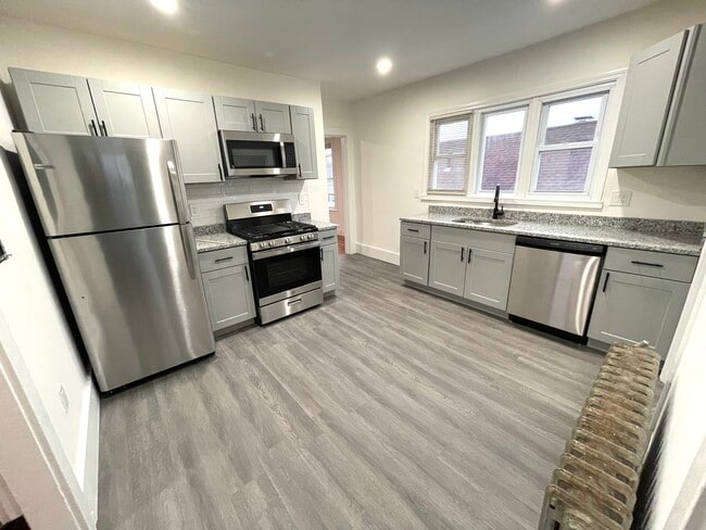 Photo - 32 Bowen Ave Unit 3