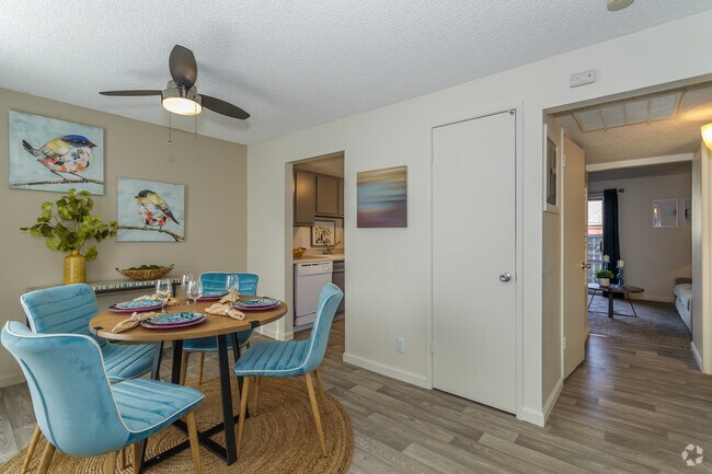3BR, 1.5BA - 1,085 SF
