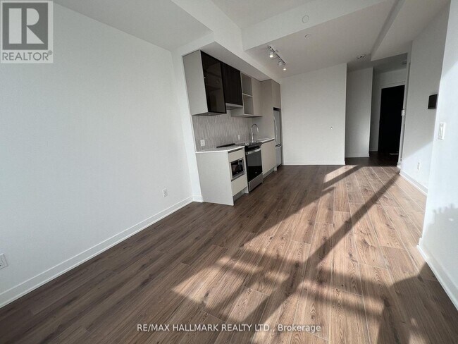 Photo - 405 Dundas St W Unit 329