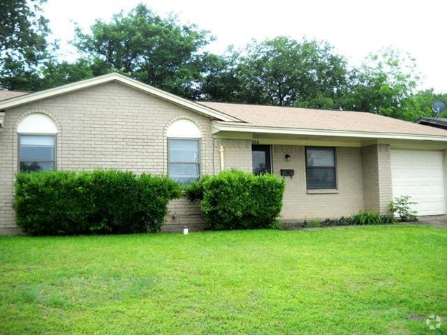 Building Photo - 520 Sweetbriar Dr Rental