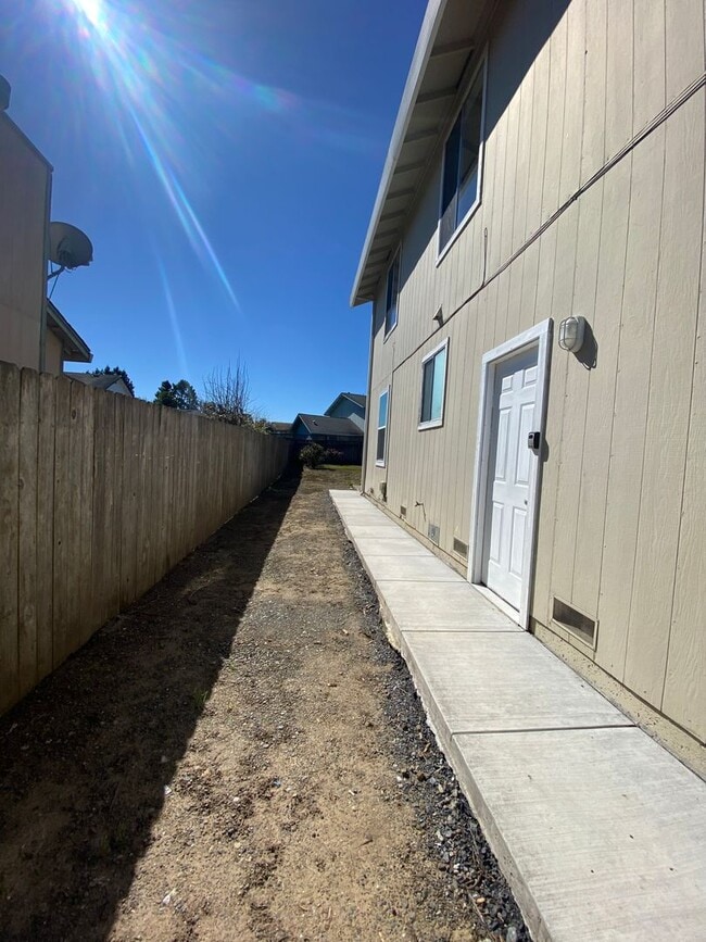 Photo - Spacious 2 Bed 2 Bath PG&E & Water Included~