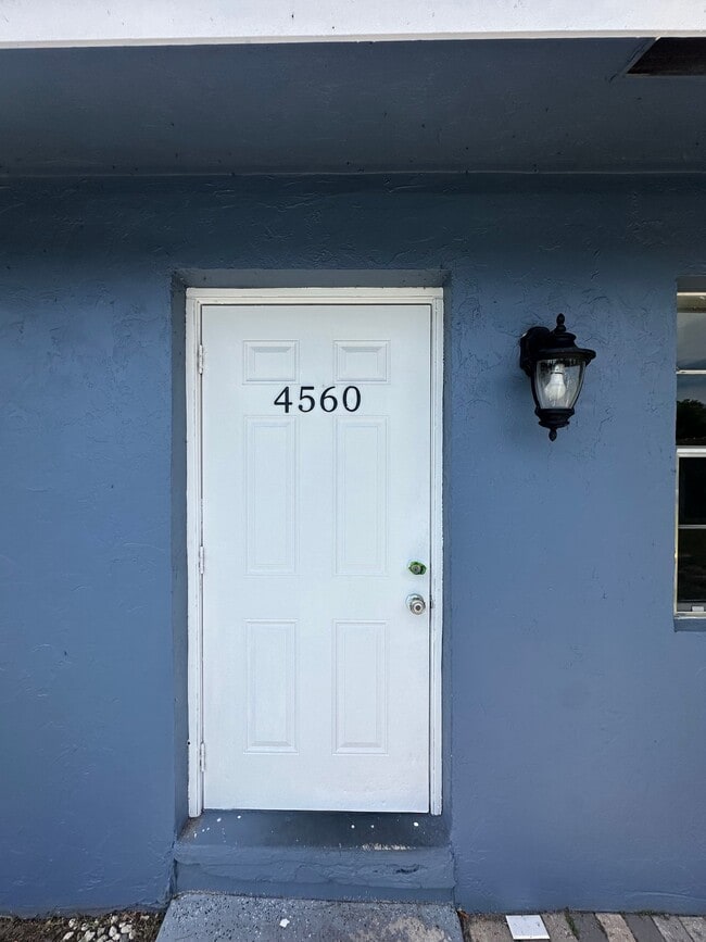 Building Photo - 4562 Gulfstream Rd