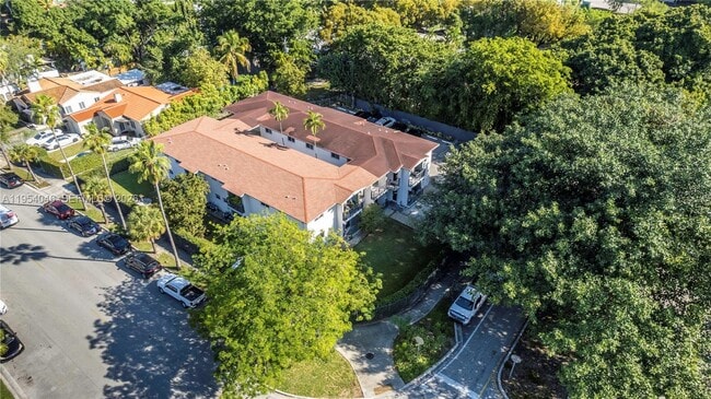 Photo - 465 NE 59th St Unidad 12