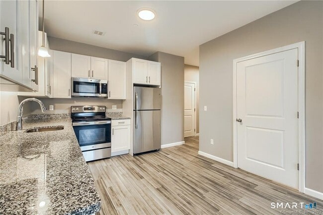 Building Photo - 9 Steele Blvd Unit 306