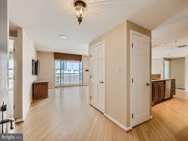 Photo - 250 S President St Unit 806